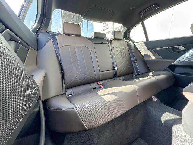 BMW i5 Sedan eDrive40 M Sport Edition 84 kWh | M Sport Pro | Trekhaak | H&K | Comfort Pack