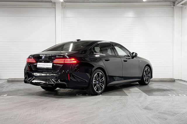 BMW i5 Sedan eDrive40 | M-Sport | Travel Pack | Comfort Pack | Driving Assistant Plus | Harman/Kardon | Comfort Access | Trekhaak