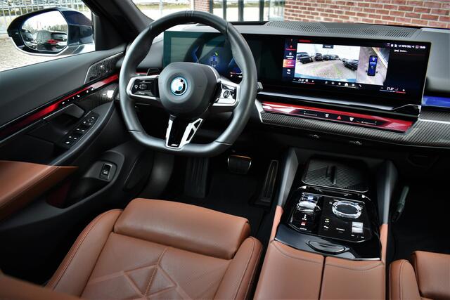 BMW i5 Touring eDrive40 M-Sport Pano Adp-demping B&W Comfzetel+Vent 20inch