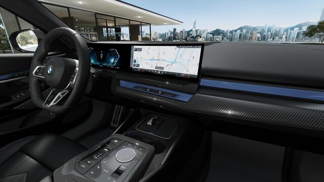 BMW i5 Touring eDrive40 M Sport / Panoramadak / Trekhaak / Bowers & Wilkins / Parking Assistant Plus / Adaptieve LED / Stoelventilatie / Comfort Access