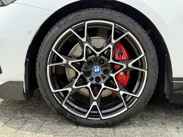 BMW i5 eDrive40 | M-Sport Pro | 21'' | M Performance carbon ext. | Harman/Kardon | Driv. Plus | Driv. Ass. | Getint glas | Adapt. LED | Stuur + stoelverw.