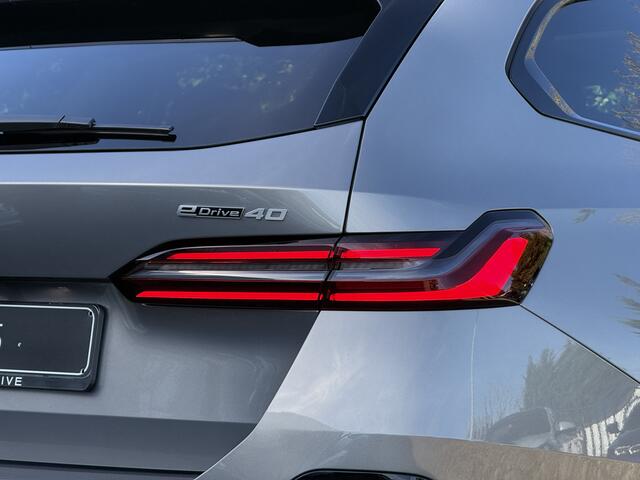 BMW i5 Touring eDrive40 | M-Sport Pro | 21'' | Panorama. | Comfortstoel. + vent. | B&W | Trekhaak | Park. Plus | Head-Up | Driv. Plus | Stuur + stoelverw.