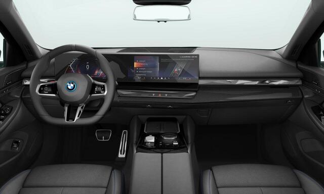 BMW i5 eDrive40 | M Sportpakket Pro | Travel Pack | Trekhaak | Panoramadak