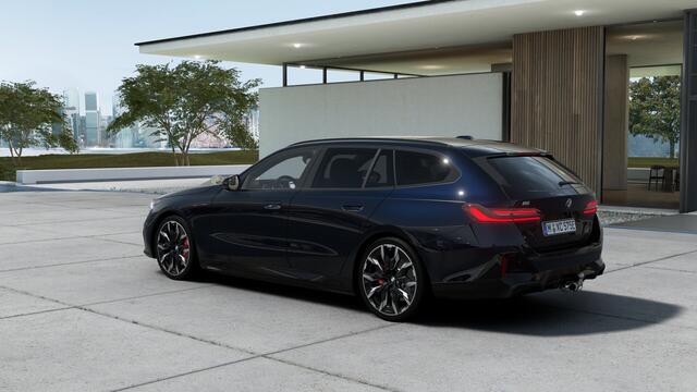 BMW i5 Touring eDrive40 M Sport / Panoramadak / Trekhaak / Bowers & Wilkins / Adaptieve LED / Parking Assistant Plus / Stoelventilatie / Comfort Access