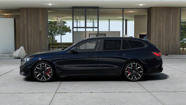BMW i5 Touring eDrive40 M Sport / Panoramadak / Trekhaak / Bowers & Wilkins / Adaptieve LED / Parking Assistant Plus / Stoelventilatie / Comfort Access