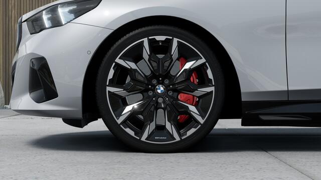 BMW i5 eDrive40 M Sport / Bowers & Wilkins / Adaptieve LED / Comfort Access / Stoelventilatie / Parking Assistant Plus / Comfortstoelen