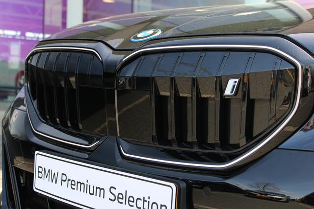 BMW i5 xDrive40 M Sport / Trekhaak / Adaptief onderstel professional / Comfortstoelen / Comfort Access / Parking Assistant Plus / Stuurverwarming