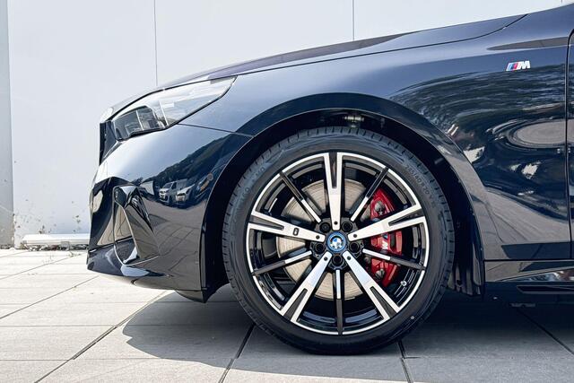 BMW i5 Sedan eDrive40 M Sport Edition M-Sport Pro / Glazendak / 20inch / Stoelverwarming / Adaptieve Led / Driving Assistant Plus | ElectricDeals