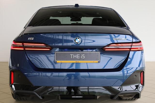 BMW i5 eDrive40 M Sport Edition | M Sportpakket Pro | Premium Pack | Travel Pack | Comfort Pack | Trekhaak | Showroom Selection