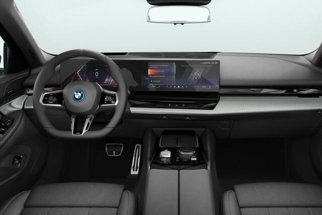 BMW i5 Touring eDrive40 M Sport Edition 84 kWh | M Sportpakket Pro | Innovation Pack | Travel Pack | Comfort Pack