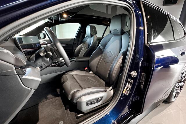BMW i5 Touring xDrive40 | M Sport | Glazen Panoramadak | Bowers & Wilkins | Iconic Glow | Trekhaak |