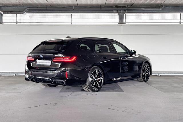 BMW i5 Touring xDrive40 84 kWh | M Sportpakket Pro | Innovation Pack | Travel Pack | Comfort Pack | Huisselectie