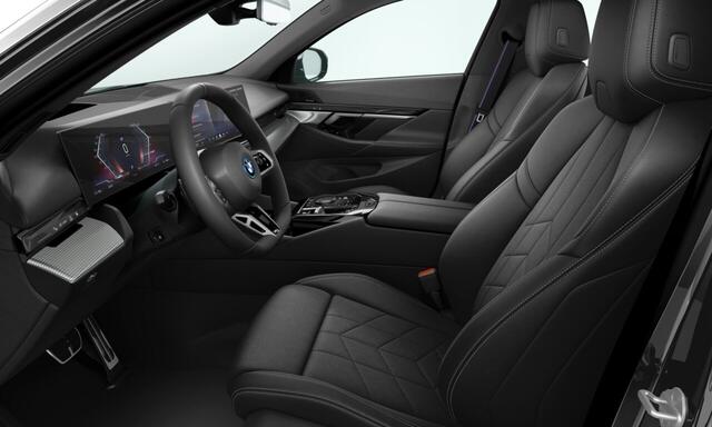 BMW i5 Touring eDrive40 M Sport Edition 84 kWh | M Sport Pro | Panorama Dak | 21" LM Velgen Individual | Elektr. Trekhaak | Innovation Pack | Comfort Pack | Travel Pack | AC 22kW Snelladen