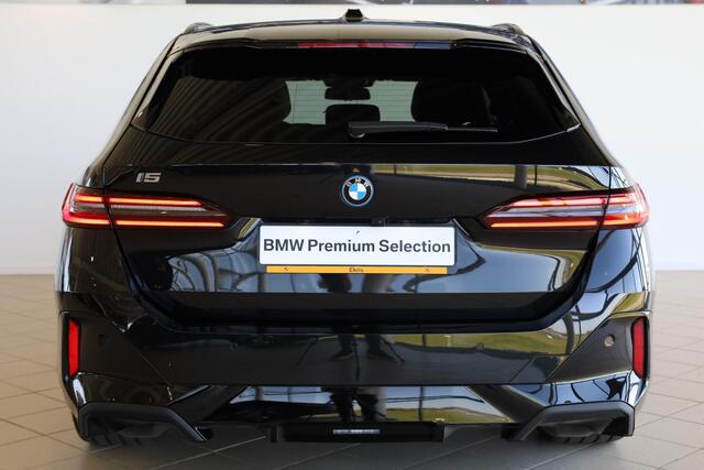 BMW i5 Touring eDrive40 | M Sportpakket Pro | Comfortstoelen | Bowers & Wilkins Sound System | Driving Assistant Professional | Elektr. Trekhaak
