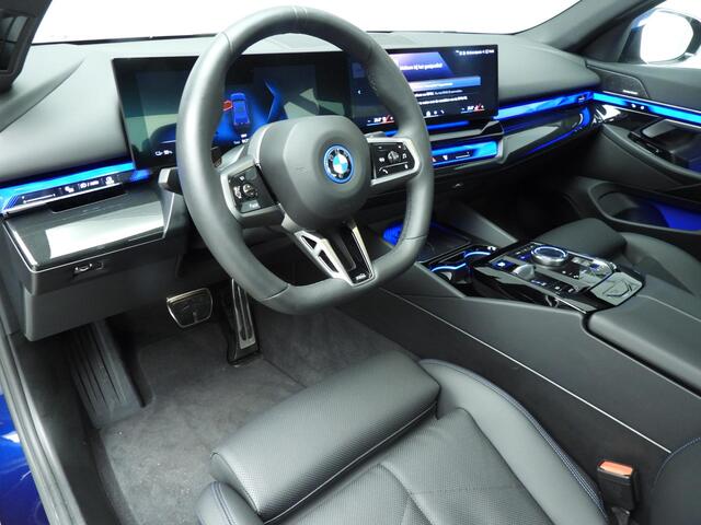 BMW i5 xDrive40 | M-Sportpakket | LED | Navigatie | Sportstoelen | Elektr. zetels | Stoelverwarming | DAB | Harman-kardon sound | Alu 19 inch