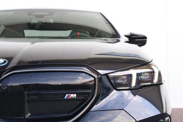 BMW i5 M60 xDrive 84 kWh | SoH 100% | M-Sportpakket Pro | Bowers & Wilkins | Panorama Dak | Driving Assistant Professional | 21" LMV - Stoelventilatie |