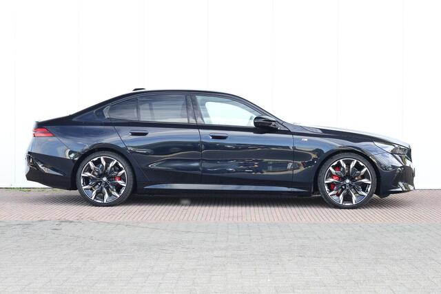 BMW i5 M60 xDrive 84 kWh | SoH 100% | M-Sportpakket Pro | Bowers & Wilkins | Panorama Dak | Driving Assistant Professional | 21" LMV - Stoelventilatie |
