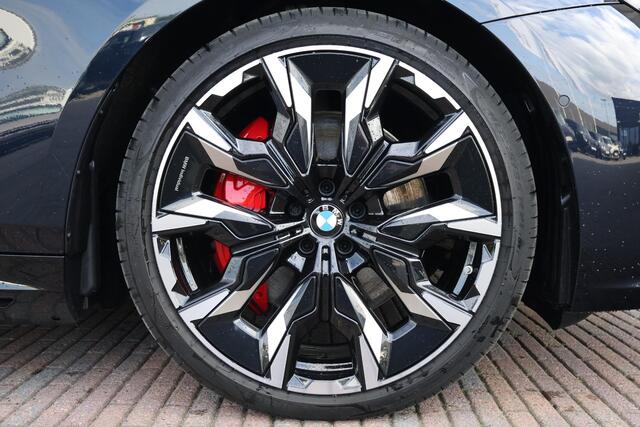 BMW i5 M60 xDrive 84 kWh | SoH 100% | M-Sportpakket Pro | Bowers & Wilkins | Panorama Dak | Driving Assistant Professional | 21" LMV - Stoelventilatie |