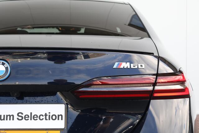 BMW i5 M60 xDrive 84 kWh | SoH 100% | M-Sportpakket Pro | Bowers & Wilkins | Panorama Dak | Driving Assistant Professional | 21" LMV - Stoelventilatie |