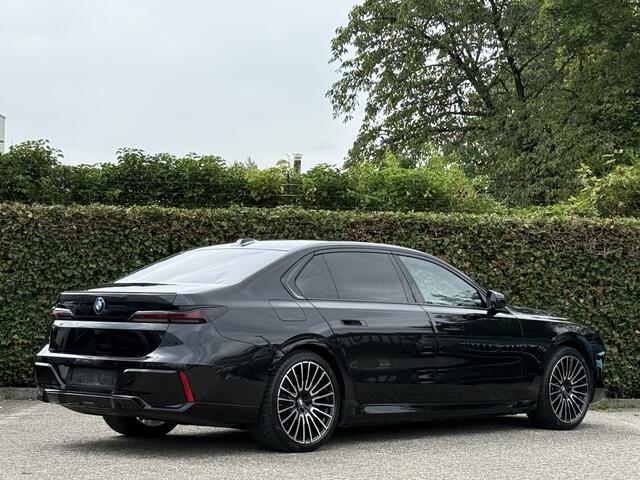 BMW i7 eDrive50 | 21" | M-Sport Pro | TV achter | Exe Loung | 4x Stoelverw. - ventilatie - massage | Iconic glow | Act. Steering