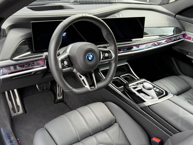 BMW i7 eDrive50 | 21" | M-Sport Pro | TV achter | Exe Loung | 4x Stoelverw. - ventilatie - massage | Iconic glow | Act. Steering