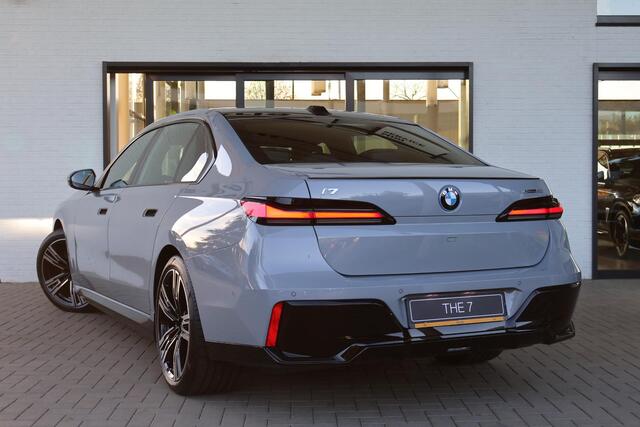 BMW i7 eDrive50 Privilege Edition M Sportpakket Pro | Executive Edition | Innovation Pack | Sky Lounge | Iconic Glow
