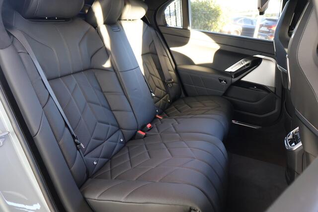 BMW i7 eDrive50 Privilege Edition M Sportpakket Pro | Executive Edition | Innovation Pack | Sky Lounge | Iconic Glow