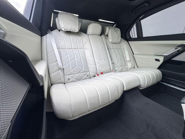 BMW i7 eDrive50 M-Sport / Multifuncitionele Stoelen / Executive Pakket / Driving Assistant Professional / Integral Active Steering / Connoisseur Pack / 21 inch / Parking Assistant