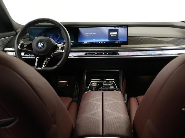 BMW i7 M70 xDrive 106 kWh | SOH 97% | M-Pakket | Iconic Glow | Sky Lounge | Travel En Comfort Systeem | Bowers & Wilkins | Innovatie Pakket | Executive Pakket | Executive Lounge | Connoisseur Pakket | Airco akoestisch pakket |
