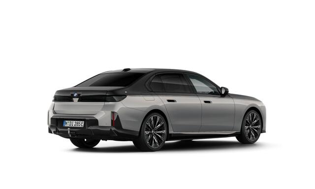 BMW i7 50 xDrive | NW Model | Leverbaar 08-2026 | Two-Tone | M-Sport Pro | 22'' | B&W | Theatre Screen | Massage + vent. voor/achter | Krist. Koplamp | Elek. portier. | Park. Prof. | Highway Ass. | Trekhaak | Gelaagd glas