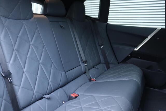 BMW iX xDrive40 | High Executive | Sportpakket | Business Edition Plus | Driving Assistant Prof. | Parking Assistant Prof. | Trekhaak | Harman Kardon | Comfort Access | Warmte Comfort Pakket | Sky Lounge | 22''LMV