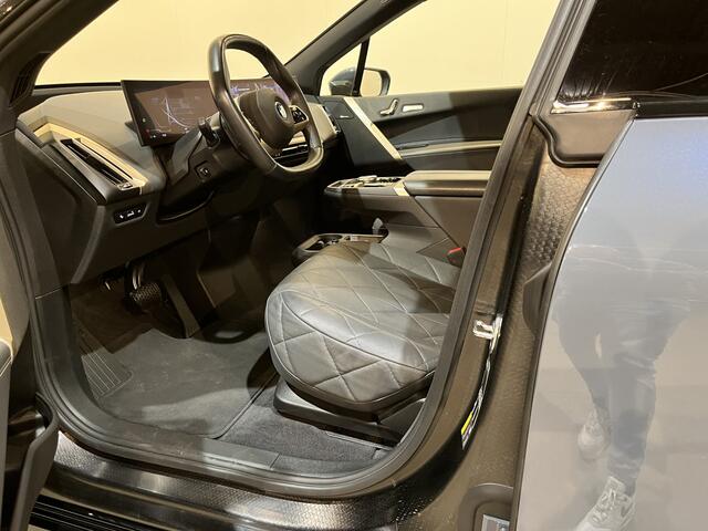 BMW iX xDrive40 High Executive 77 kWh / Luchtvering / Pano / Harman Kardon / Trekhaak / Sportpakket / 27.750 KM !!