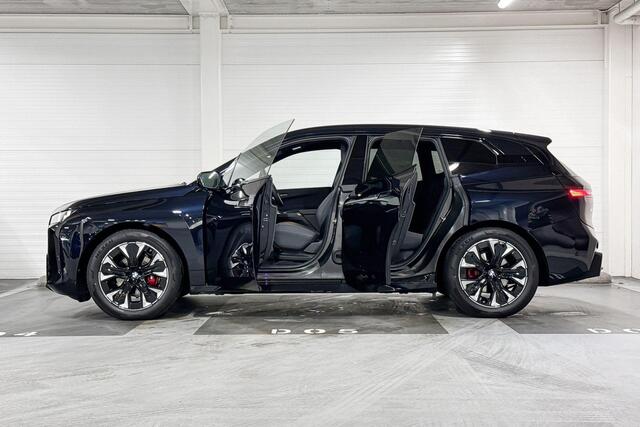 BMW iX xDrive45 | M-Sport Pro | Driving Assistant Plus | Harman/Kardon | Sky Lounge | Soft-Close Portieren | Comfort Access | Trekhaak