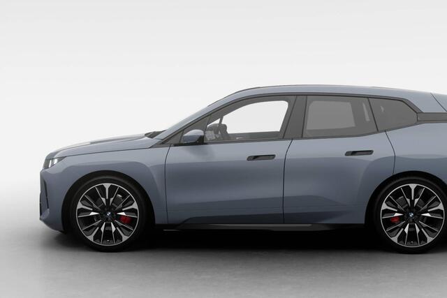 BMW iX xDrive45 | M Sport Pro | Comfort Pack | Innovation Pack | Trekhaak met elektrisch wegklapbare kogel | Glazen Panoramadak Sky Lounge