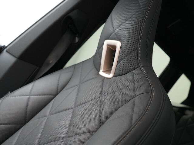 BMW iX xDrive40 High Executive 77 kWh INCL BTW | Trekhaak af Fabriek | Panodak | Lederen Comfortzetels Massage & Memory | 360 Camera | Head Up | Widescreen | 22"L.M | Harman Kardon |