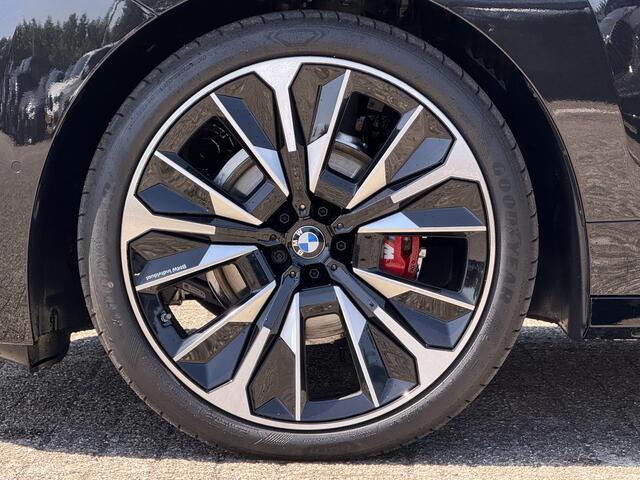 BMW iX xDrive45 101 kWh