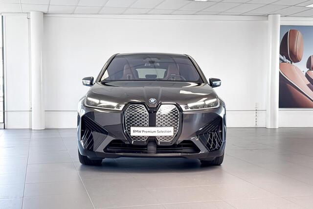 BMW iX xDrive40 High Executive 77 kWh | M Sport | Sky Lounge | Stoelventilatie | Harman Kardon | Trekhaak |