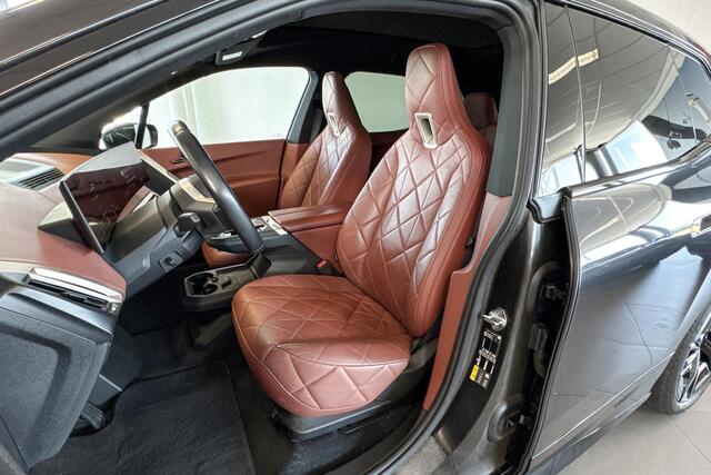 BMW iX xDrive40 High Executive 77 kWh | M Sport | Sky Lounge | Stoelventilatie | Harman Kardon | Trekhaak |
