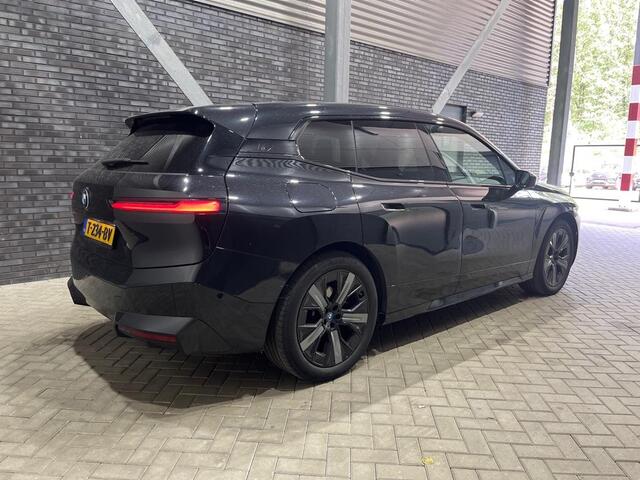 BMW iX xDrive40 Business Edition Plus 77 kWh | Panoramadak | Massage+Ventilatie | 360 Camera | Head-Up | Harman/Kardon | 21 Inch