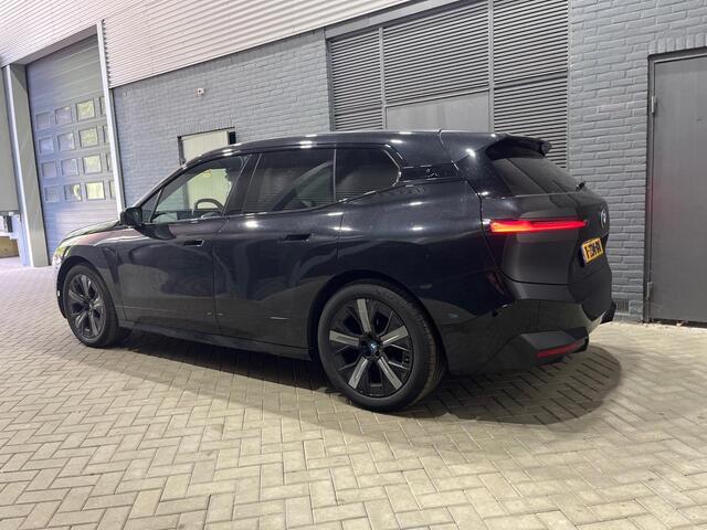 BMW iX xDrive40 Business Edition Plus 77 kWh | Panoramadak | Massage+Ventilatie | 360 Camera | Head-Up | Harman/Kardon | 21 Inch