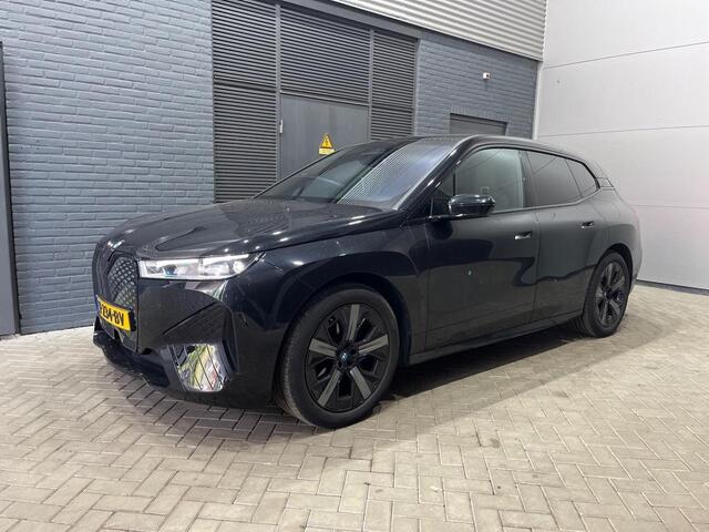 BMW iX xDrive40 Business Edition Plus 77 kWh | Panoramadak | Massage+Ventilatie | 360 Camera | Head-Up | Harman/Kardon | 21 Inch