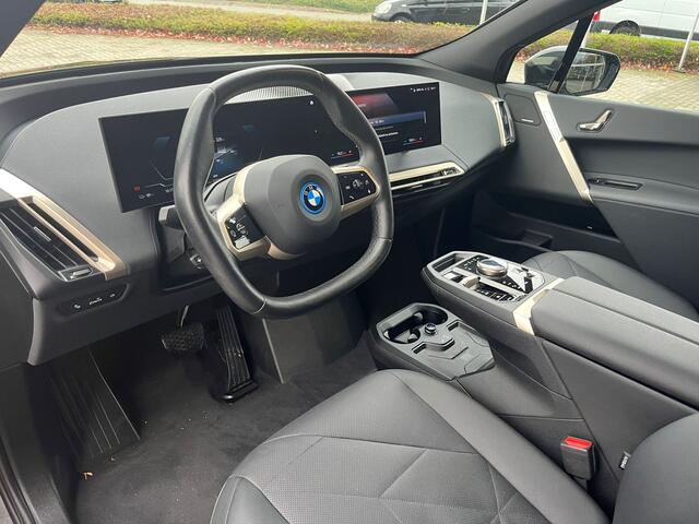BMW iX xDrive40 Executive 77 kWh | Head-Up Display | Camera | Stoelverwarming | Navigatie |