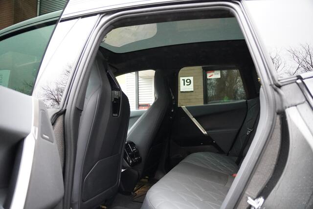 BMW iX xDrive40 Excellence 77 kWh / Massage / Glasdak / Dealerond / Trekhaak