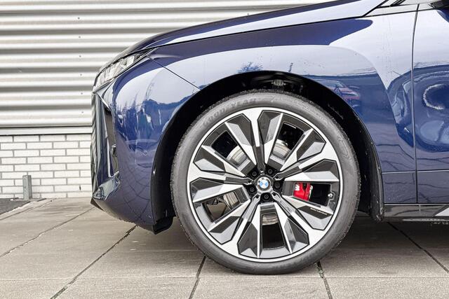 BMW iX xDrive45 101 kWh