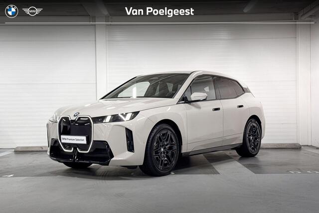 BMW iX xDrive45 101 kWh