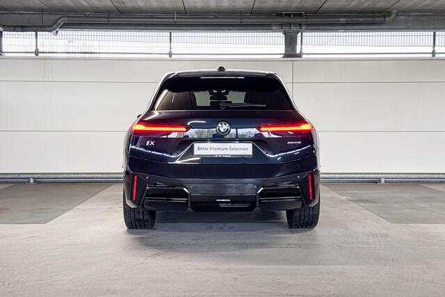 BMW iX xDrive45 101 kWh | Selections | Trekhaak met elektrisch wegklapbare kogel