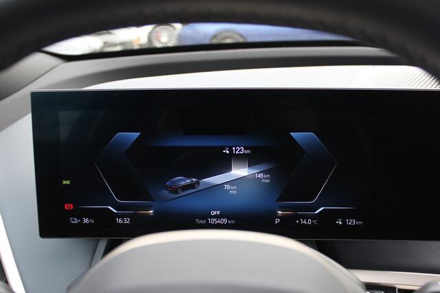 BMW iX xDrive40 Executive 77 kWh / Trekhaak / Panoramadak / 360Camera / Luchtvering / Harman Kardon / 22'' / CarPlay / DAB / Dodehoek / ACC