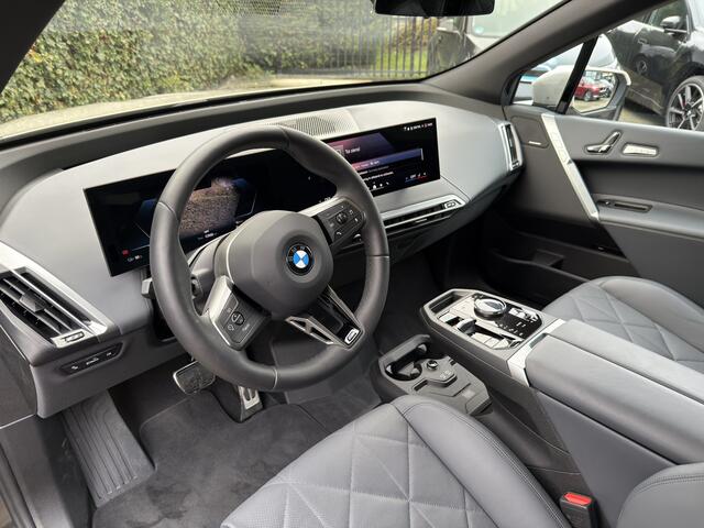 BMW iX xDrive60 | M-Sport Pro | Panorama Sky Lounge | Driv. Ass. Prof. | Harman/Kardon | Act. Steering