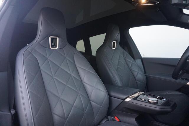 BMW iX M60 High Executive 112 kWh | Trekhaak / Parking Assistant Professional / Harman Kardon / Panoramdak Sky Lounge