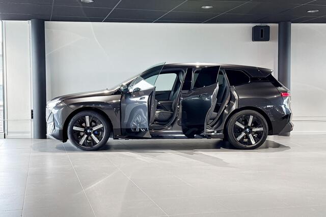 BMW iX xDrive40 High Executive | M Sport | Skylounge | Soft-close | Harman Kardon | Stoelventilatie |